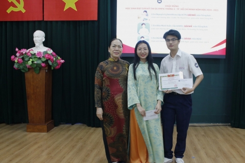 Khen thưởng học sinh đạt giải Ngày hội Olympic tháng 4 - TP.HCM